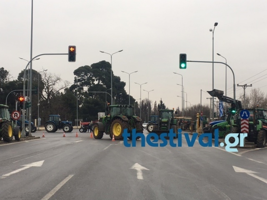 Απέσυραν τα τρακτέρ από τον κόμβο στο αεροδρόμιο “Μακεδονία”