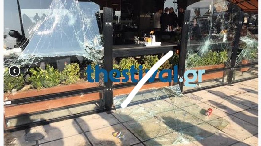 Επίθεση οπαδών της Σάλκε σε καφετέρια στην παραλία Θεσσαλονίκης – ΒΙΝΤΕΟ – ΦΩΤΟ