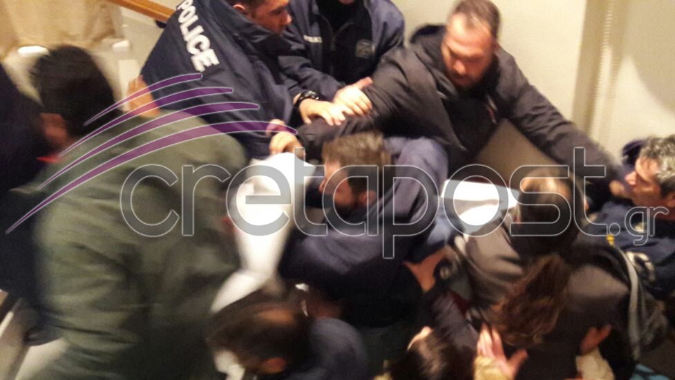 Ένταση σε ομιλία του Πετρόπουλου στο Ηράκλειο – ΦΩΤΟ