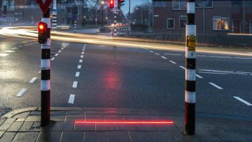 Ειδικά φανάρια για τους πεζούς που χαζεύουν στα κινητά τους