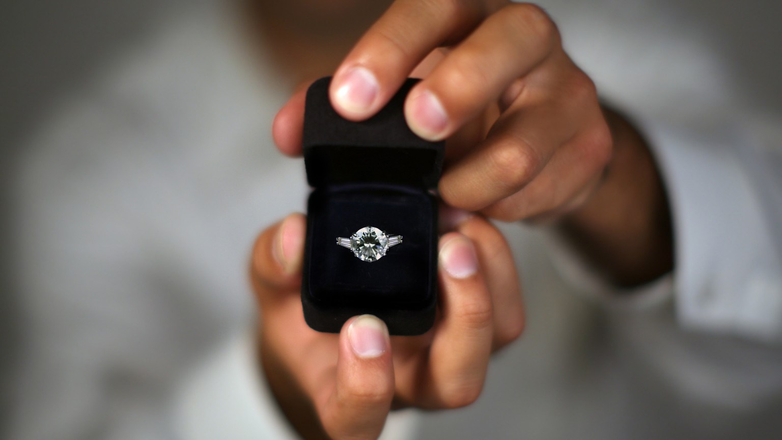 Της έκανε δημόσια πρόταση γάμου και πήρε αυτή την απάντηση – ΒΙΝΤΕΟ
