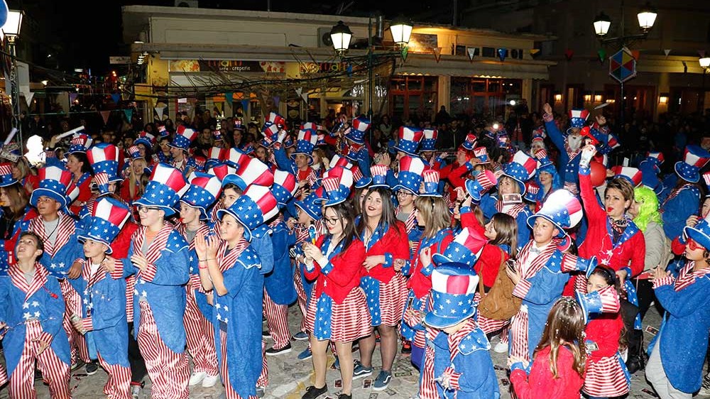 Καλαμάτα: Κέφι και θέαμα στο νυχτερινό καρναβάλι – BINTEO