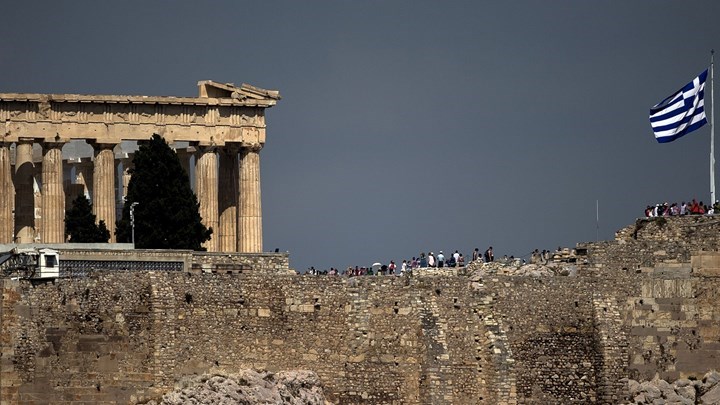 Observer: Φόβος και αβεβαιότητα στην Ελλάδα – Παραμονεύει η χρεοκοπία