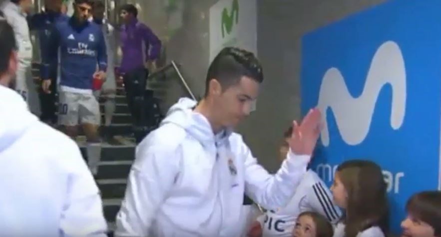 «Τα έχασε» η μικρή θαυμάστρια του Ρονάλντο – ΒΙΝΤΕΟ