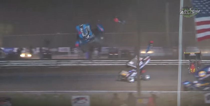 Τρομακτικό ατύχημα σε αγώνα αυτοκινήτων – ΒΙΝΤΕΟ