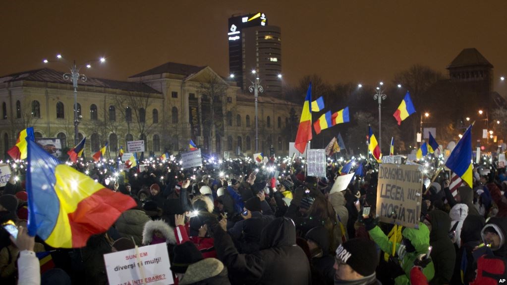 Ρουμανία: Χιλιάδες διαδηλωτές ζητούν παραίτηση της κυβέρνησης