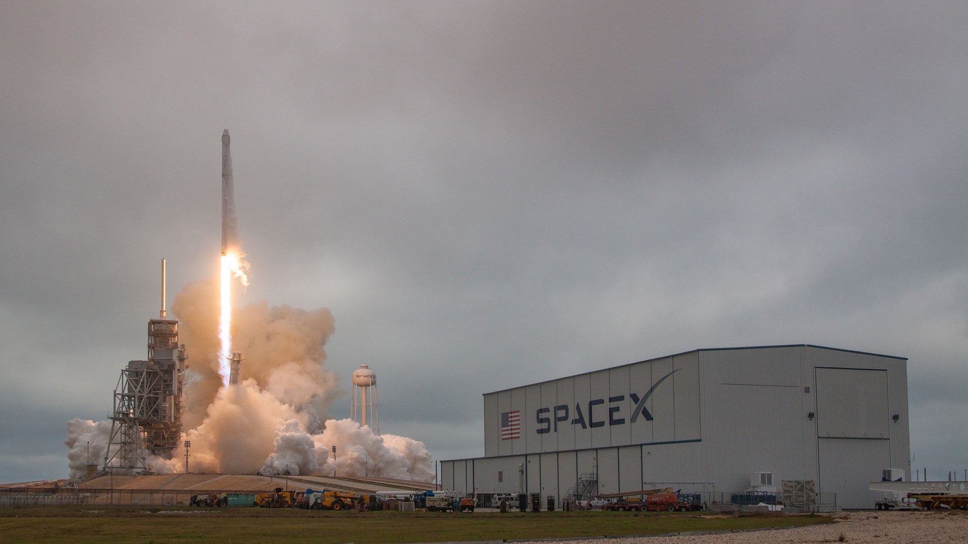 Η εντυπωσιακή εκτόξευση του ιδιωτικού πυραύλου Falcon 9 της SpaceX – ΒΙΝΤΕΟ