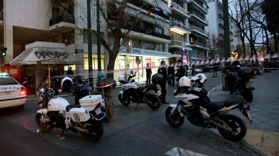 7 συλλήψεις και 37 προσαγωγές μετά την επίθεση στα γραφεία του ΣΥΡΙΖΑ