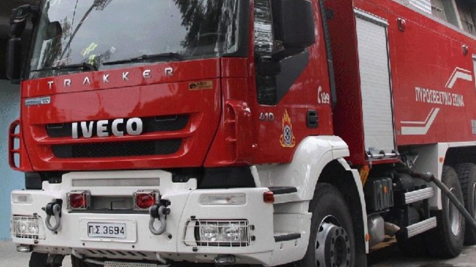 Επιχείρηση απεγκλωβισμού παιδιού από τον 4ο όροφο πολυκατοικίας