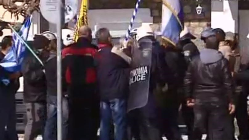 Ένταση έξω από το 1ο δημοτικό σχολείο Ωραιοκάστρου – BINTEO