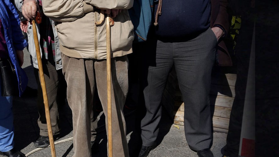 Κρυφός «κόφτης» στις συντάξεις φέρνει νέες περικοπές για ασφαλισμένους