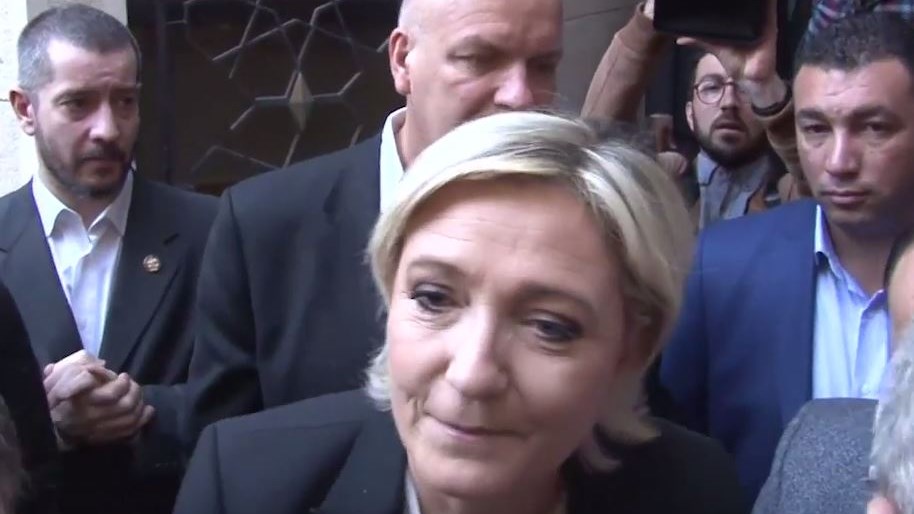 Η Λεπέν αρνήθηκε να φορέσει μαντίλα στη συνάντηση με τον μεγάλο μουφτή της Βηρυτού – ΒΙΝΤΕΟ