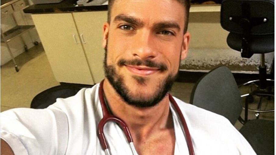 Αυτός είναι ο πιο σέξι νοσοκόμος του κόσμου