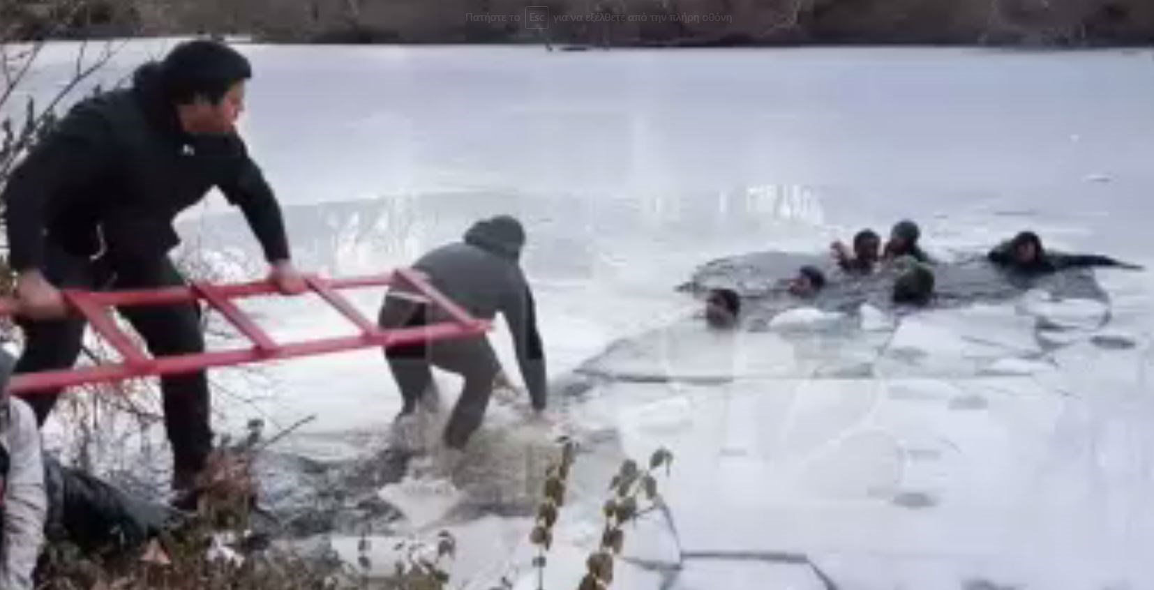 Η selfie παραλίγο να τους στοιχίσει τη ζωή – ΒΙΝΤΕΟ