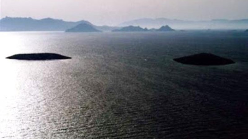 Νυχτερινή ένταση στα Ίμια: Τουρκικά σκάφη επιχείρησαν να προσεγγίσουν τις βραχονησίδες