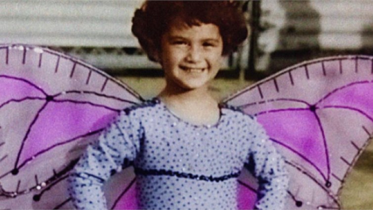 Αναγνωρίζετε την πασίγνωστη τραγουδίστρια της φωτογραφίας;