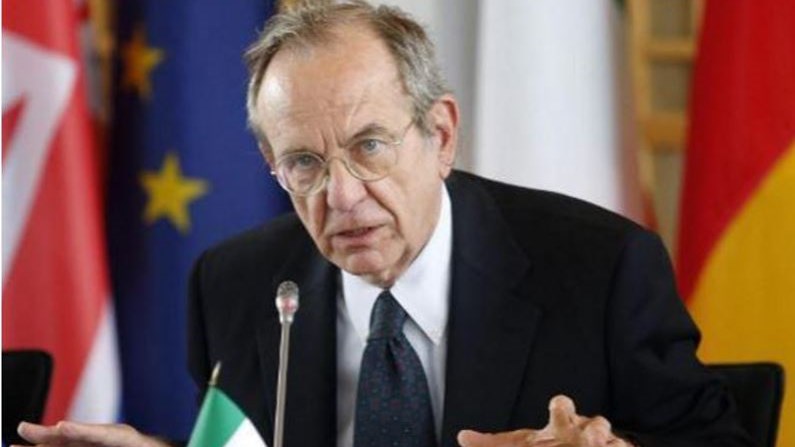 Εξήρε την πρόοδο της Ελλάδας ο Ιταλός υπουργός Οικονομικών