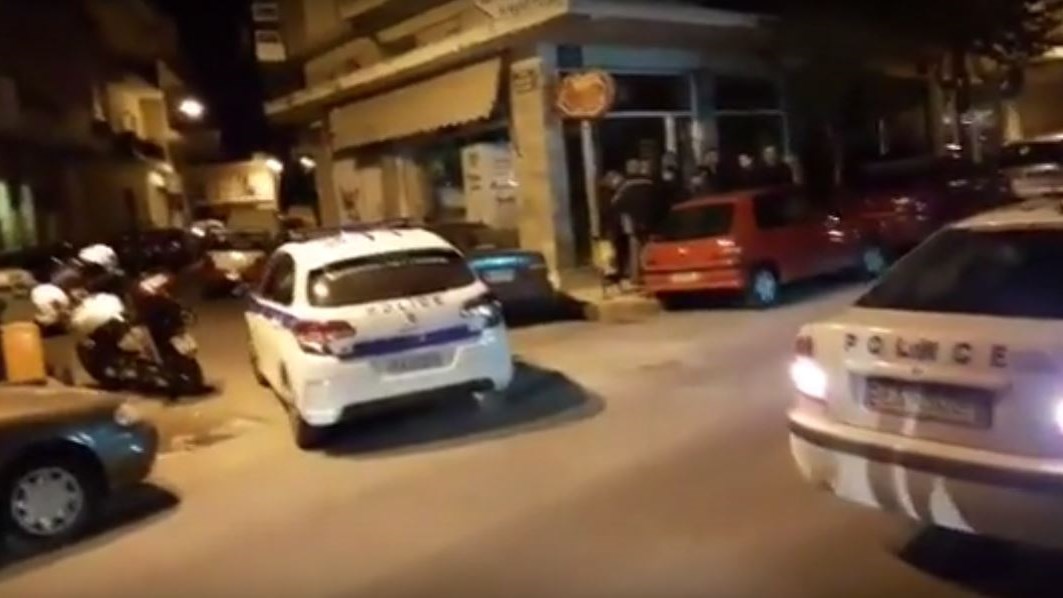 Κοζάνη: Συνελήφθη ο 45χρονος που πυροβολούσε από το μπαλκόνι του σπιτιού του – ΤΩΡΑ – ΒΙΝΤΕΟ