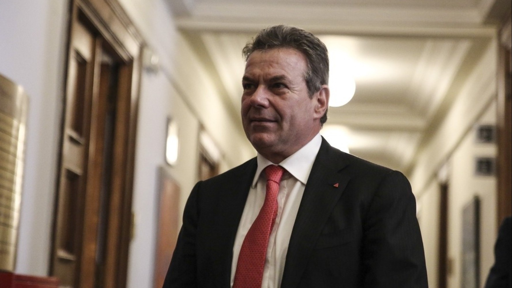 Πετρόπουλος: Σηκώστε τα χέρια όσοι θέλετε να αυξηθούν οι εισφορές – ΒΙΝΤΕΟ