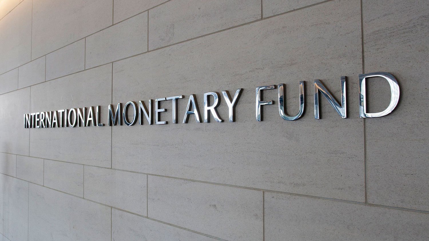 Μετά το «τσεκούρι» σε αφορολόγητο και συντάξεις το ΔΝΤ απαιτεί ελάφρυνση χρέους