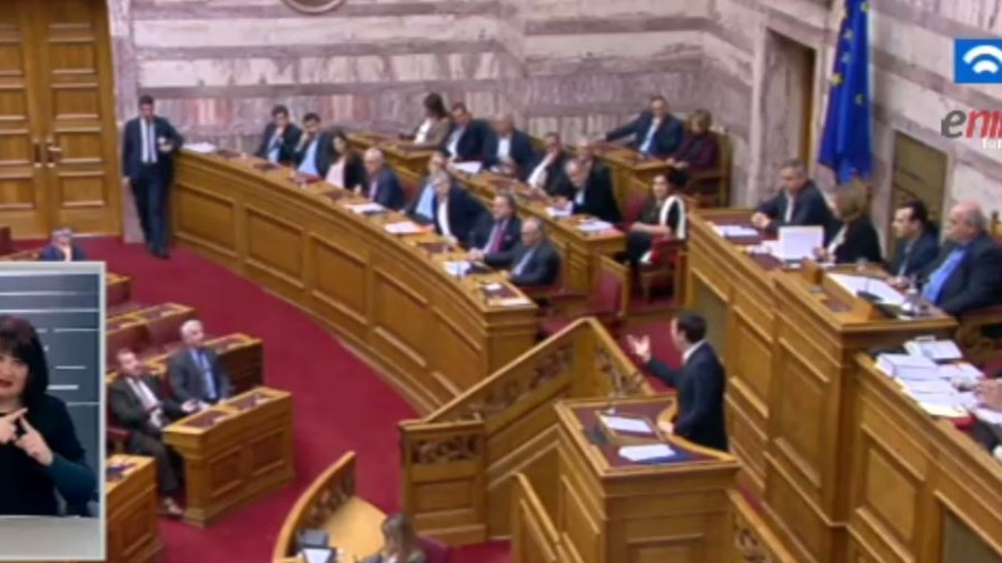 Ο Τσίπρας στον Τραγάκη: Ο αρχηγός σας πού είναι να μου κάνει μία ερώτηση; – ΒΙΝΤΕΟ