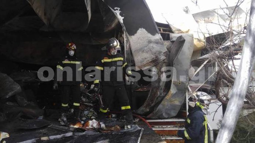 Τεράστιες καταστροφές από φωτιά σε τυροκομείο στη Λάρισα – ΦΩΤΟ