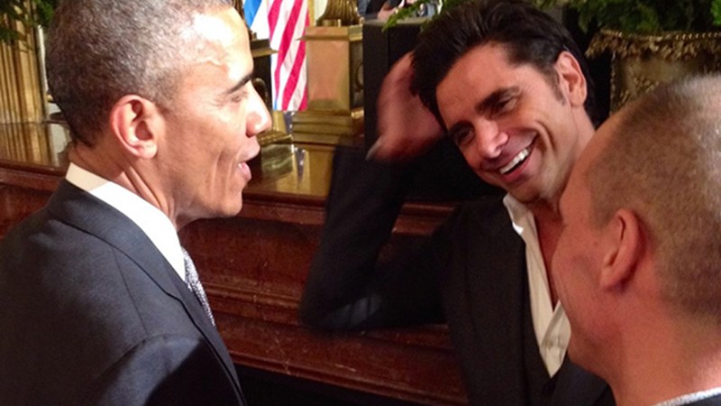 Ποιος είναι ο Τζον Στάμος που ο Ομπάμα χαρακτήρισε ως τον πιο όμορφο Έλληνα του κόσμου