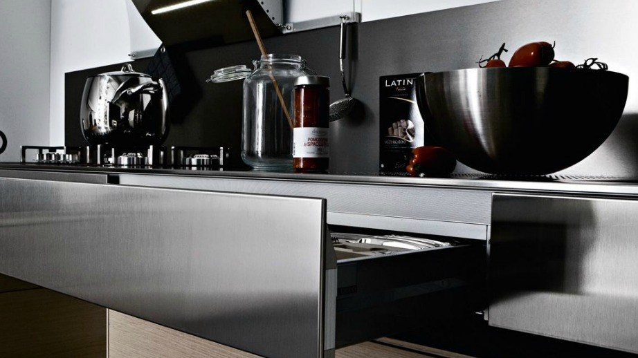 Πώς να εξαφανίσετε στο λεπτό τις δαχτυλιές από την κουζίνα