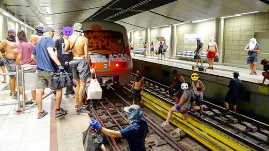Προκαλεί η νέα ΦΩΤΟ από την ομάδα που κάνει γκράφιτι σε βαγόνια του μετρό της Αθήνας
