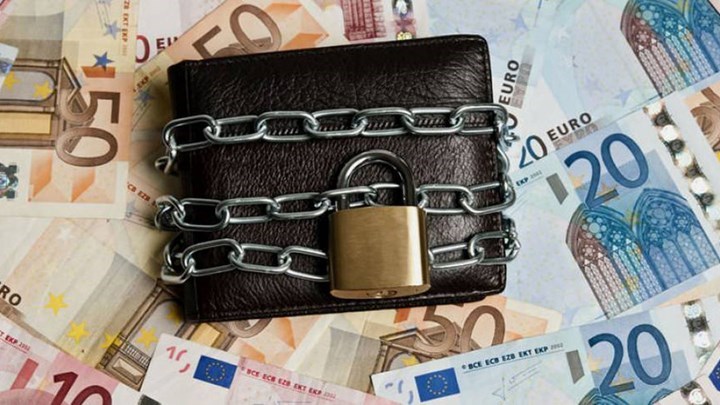 Κατασχέσεις μισθών, συντάξεων, επιδομάτων και περιουσίας για 500 ευρώ