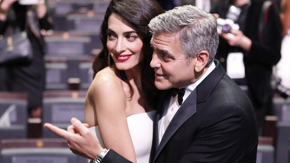 Η φουσκωμένη κοιλίτσα της Αμάλ Αλαμουντίν – ΦΩΤΟ