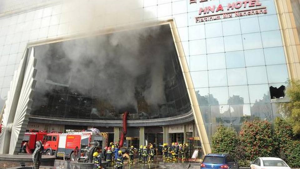 Τουλάχιστον 10 νεκροί από πυρκαγιά σε ξενοδοχείο στην Κίνα – ΒΙΝΤΕΟ – ΦΩΤΟ