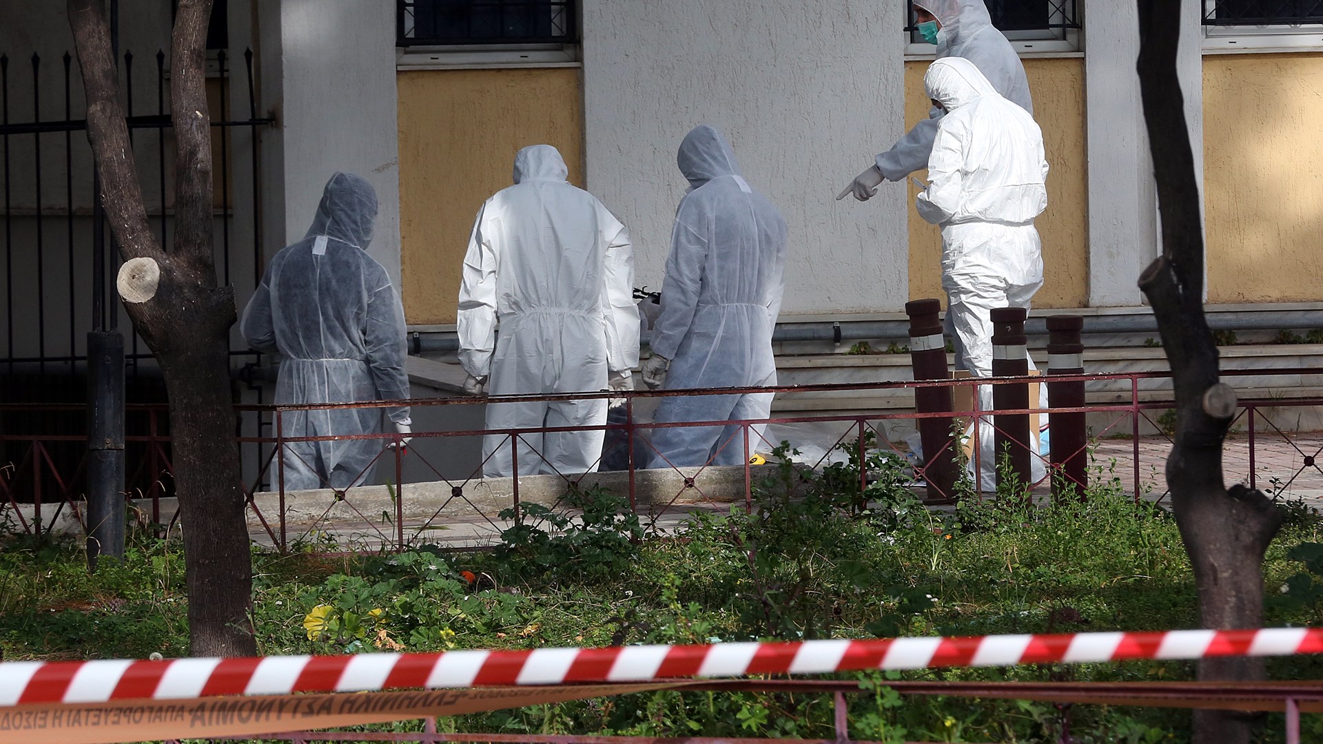 Κάμερα ασφαλείας κατέγραψε τον άνδρα που τοποθέτησε τον εκρηκτικό μηχανισμό στη Δάφνη