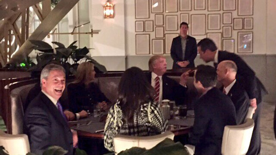 Το δείπνο του Νάιτζελ Φάρατζ με τον Ντόναλντ Τραμπ – ΦΩΤΟ