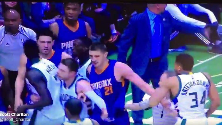 Καβγάς Αντετοκούνμπο-Κρις στο ματς Μπακς – Σανς – ΒΙΝΤΕΟ