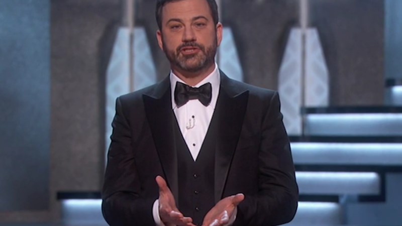 Νέα “μπηχτή» για τον Τραμπ: Όποιος έχει σχέση με το CNN και τους New York Times να φύγει από την αίθουσα