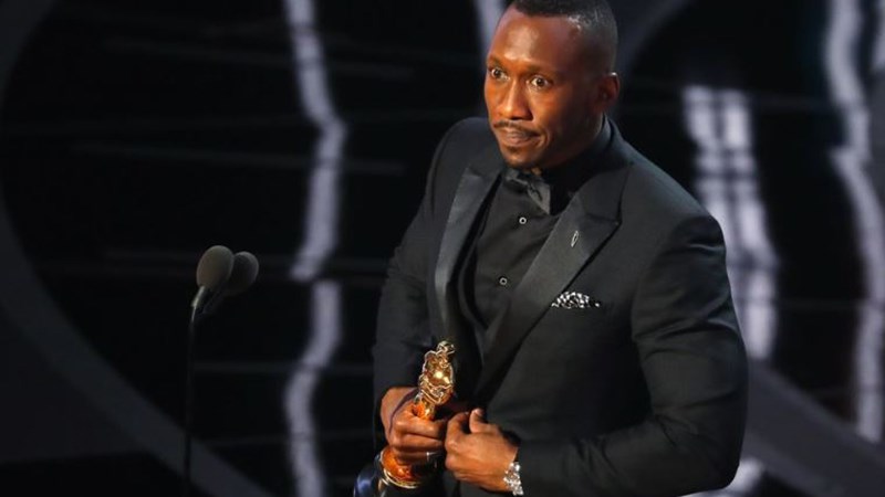 Ο Μαχέρσαλα Αλί έλαβε το Όσκαρ Β΄ Ανδρικού Ρόλου