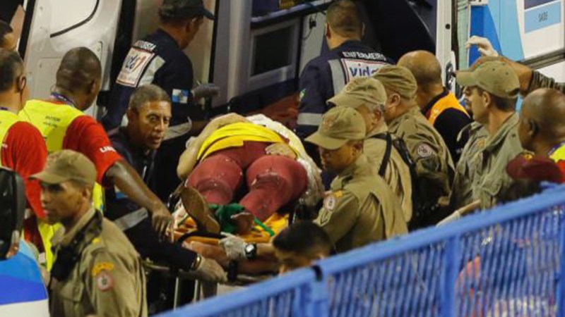 Άρμα έπεσε πάνω σε πλήθος στο καρναβάλι του Ρίο Ντε Τζανέιρο