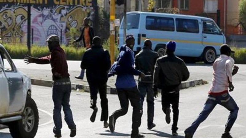 Ταραχές στο Γιοχάνεσμπουργκ: Διαδηλωτές έσπασαν καταστήματα μεταναστών