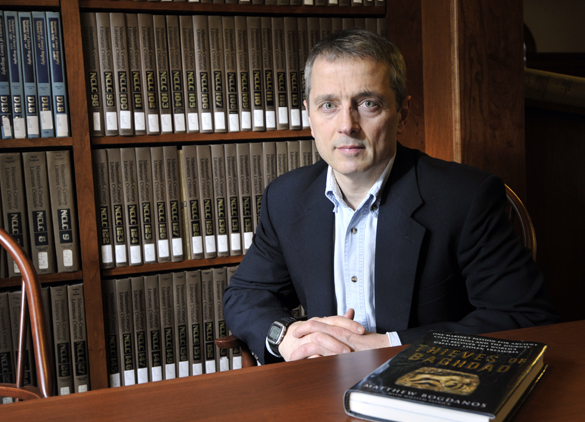 Ο ομογενής που αναζητά κλεμμένους αρχαιολογικούς θησαυρούς