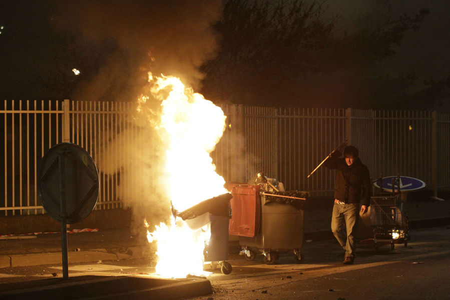 Νέα βίαια επεισόδια ξέσπασαν χθες στο Παρίσι – ΒΙΝΤΕΟ