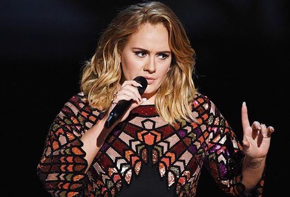 Grammy: Τέσσερα βραβεία μετά θάνατον για τον Μπάουι – Προηγείται η Αντέλ