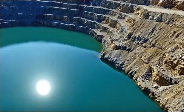 Η «λίμνη των ανατινάξεων» στην Εύβοια – ΒΙΝΤΕΟ