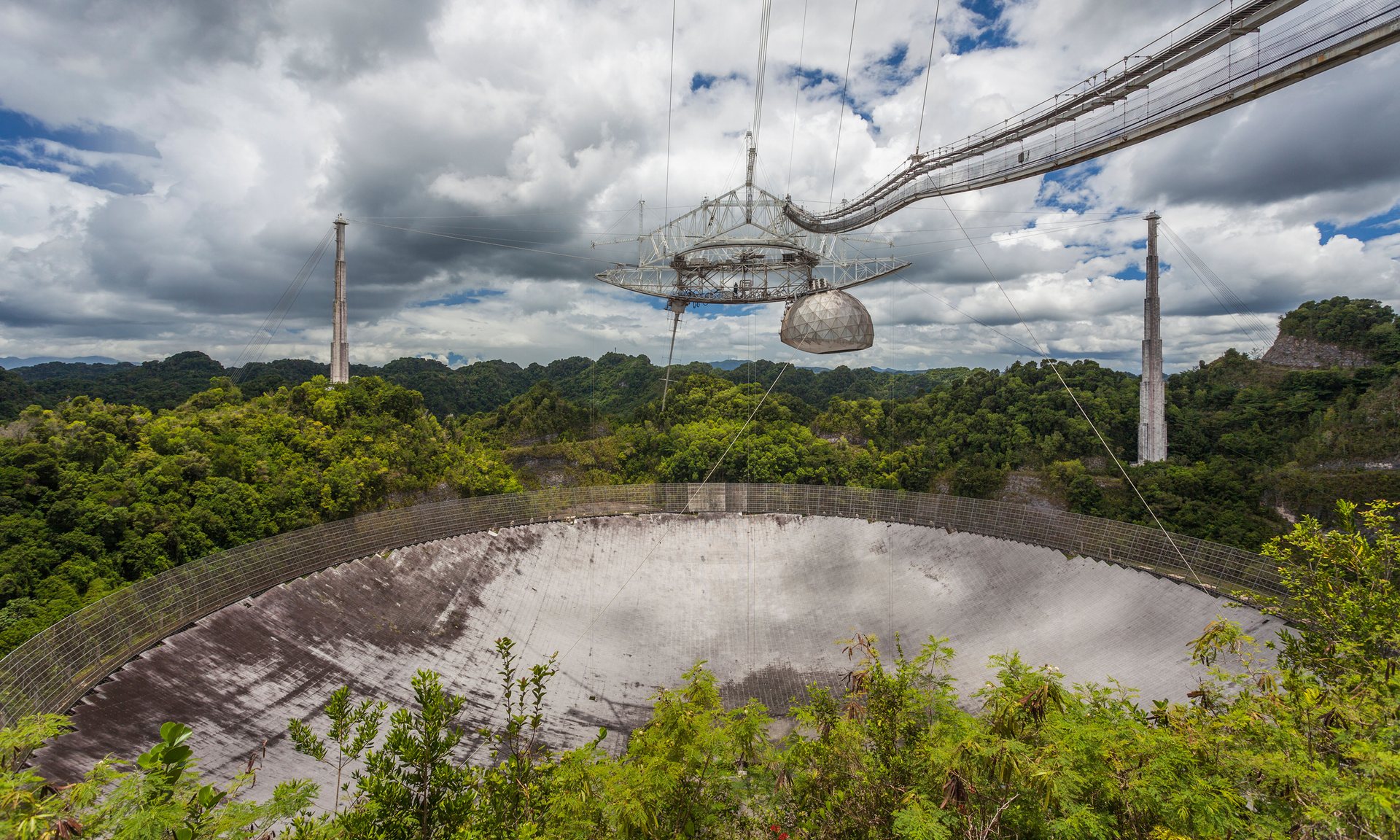 Ένα από τα πιο μεγάλα και ιστορικά τηλεσκόπια του κόσμου, το «Αρεσίμπο», κινδυνεύει με λουκέτο – ΦΩΤΟ