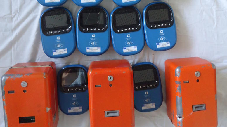 Έκλεψαν ακυρωτικά μηχανήματα και ανέβασαν τις φωτογραφίες στο Ίντερνετ – ΦΩΤΟ