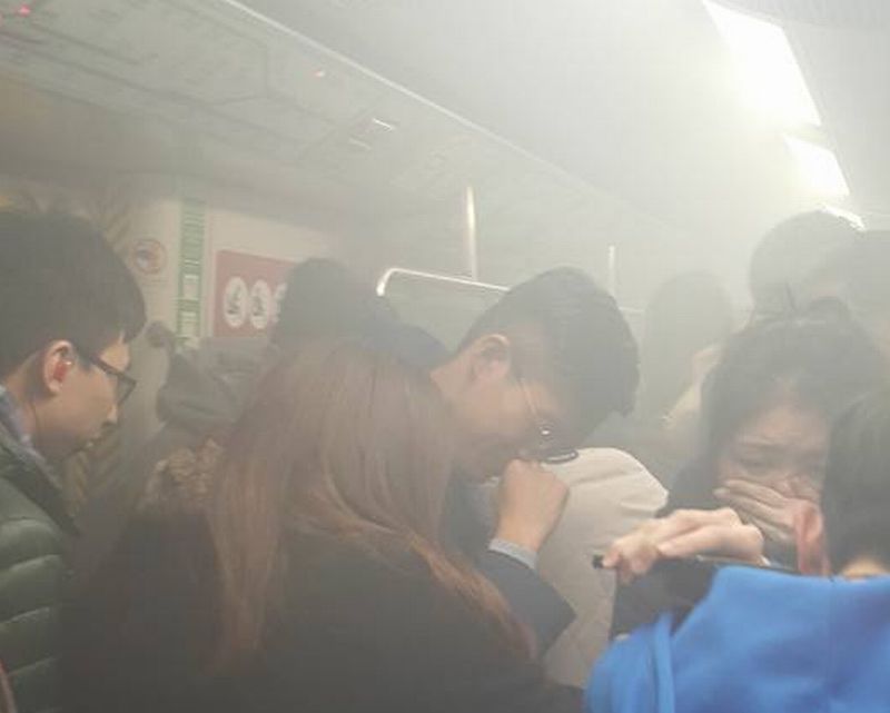 Πυρκαγιά σε βαγόνι του μετρό στο Χονγκ Κονγκ – 18 τραυματίες – ΒΙΝΤΕΟ