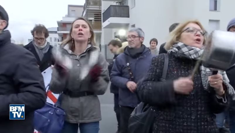 Νέες αποδοκιμασίες κατά του Φιγιόν: Αλήτη ξεκουμπίσου – ΒΙΝΤΕΟ