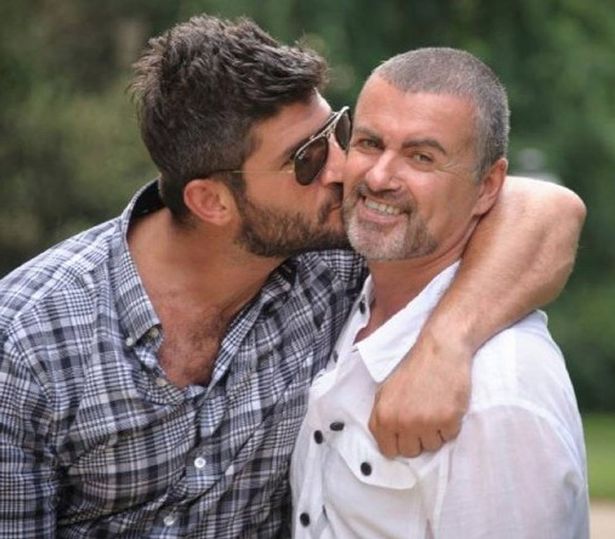 Γιατί η οικογένεια του Τζορτζ Μάικλ είναι οργισμένη με τον σύντροφό του