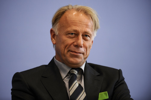 Γερμανός πολιτικός: Μέρκελ και Σόιμπλε ψεύδονται, αναπόφευκτη η διαγραφή του ελληνικού χρέους