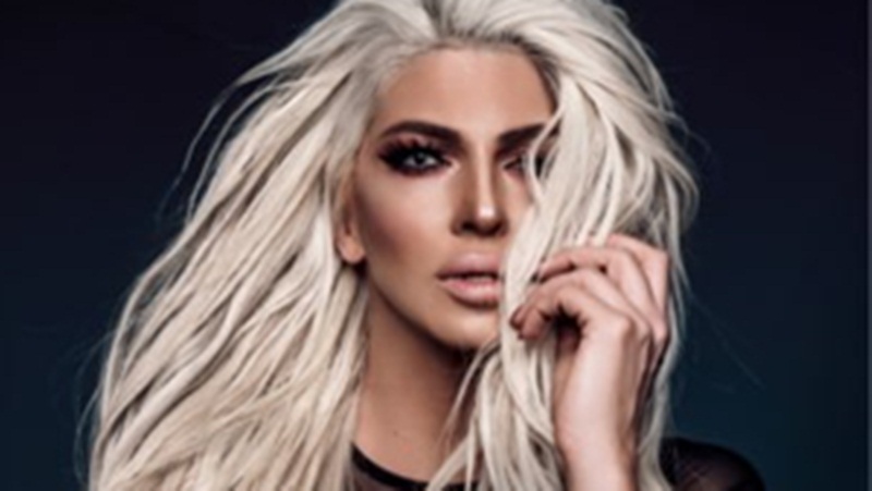 H διάσημη ποπ σταρ που έγινε έξαλλη με τον Φαν Πέρσι